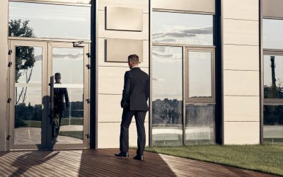 ¿Qué dice la normativa sobre el registro horario de los empleados en el trabajo?